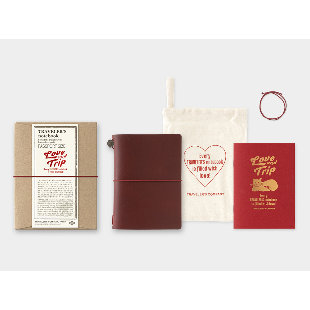 Traveler's Notebook Starter Kit Passport Size [15371-006] - Love and Trip Edition (Red)